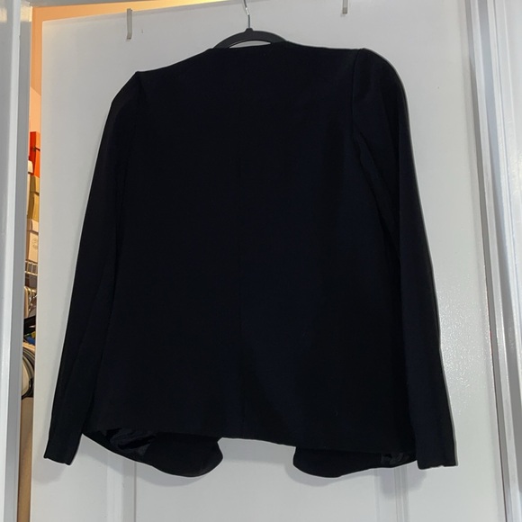 Gently worn, women black long sleeve blazer Forever 21, silver zip line pockets - Picture 4 of 4